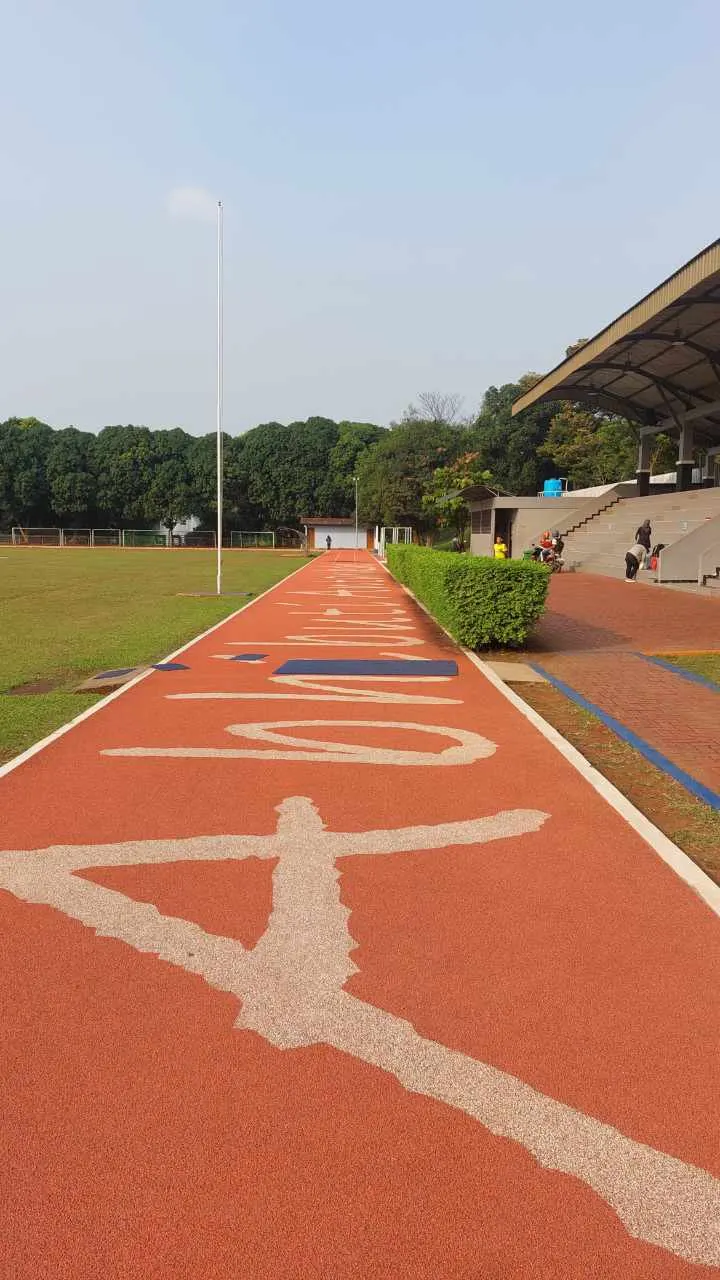 Lintasan lari standar internasional